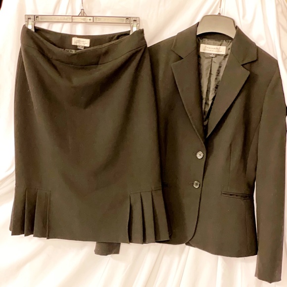 Women's Tahari Suit - Picture 1 of 6